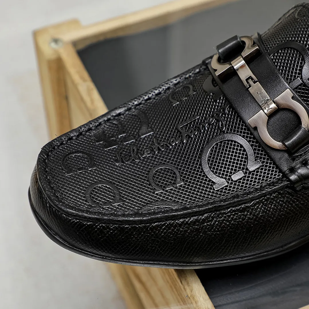 Men's shoes 💰360 🕷🕷【Ferragamo】Ferragamo Popular fashionable casual slip-on shoes🇨🇳Official website counter 1:1 production, original mold opening💯Good quality visible, imported high-end first-layer calfskin, luxurious pigskin lining🌿Very clear texture, high-quality waterproof, non-slip and wear-resistant outsole🎋High quality and low price, truly handmade🍓2 colors, code number 38-45